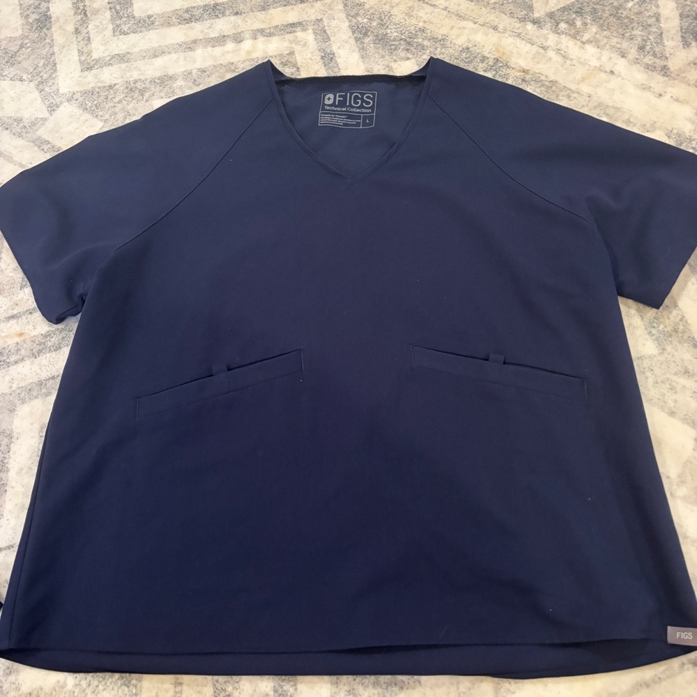 Figs scrub top